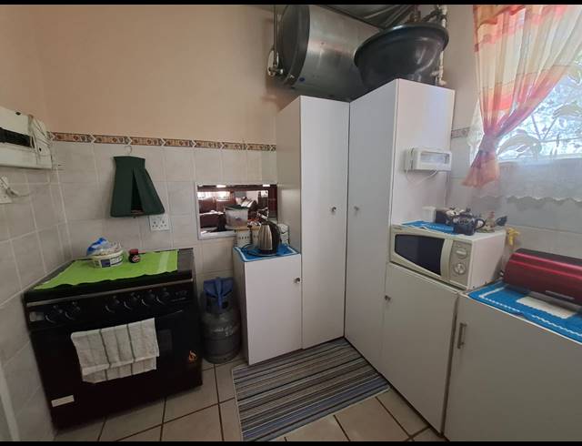 2 BEDROOM FLAT FOR SALE IN VANDERBIJLPARK CW 3
